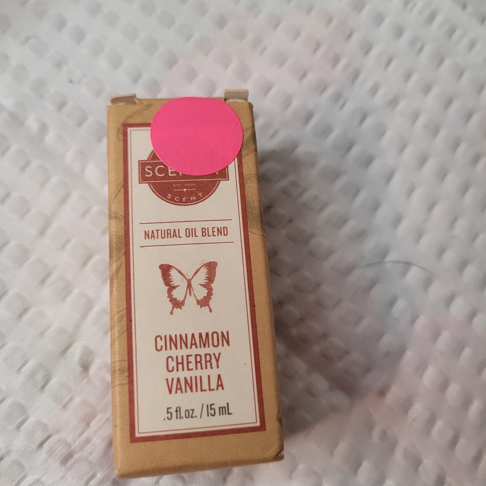 Scentsy Cinnamon Cherry Vanilla Natural Oil Blend .5 fl oz 15 mL New in Box